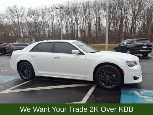 Used 2023 Chrysler 300 Touring L image 5