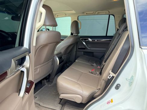 Used 2018 Lexus GX 460 Premium w/ Premium Package image 12