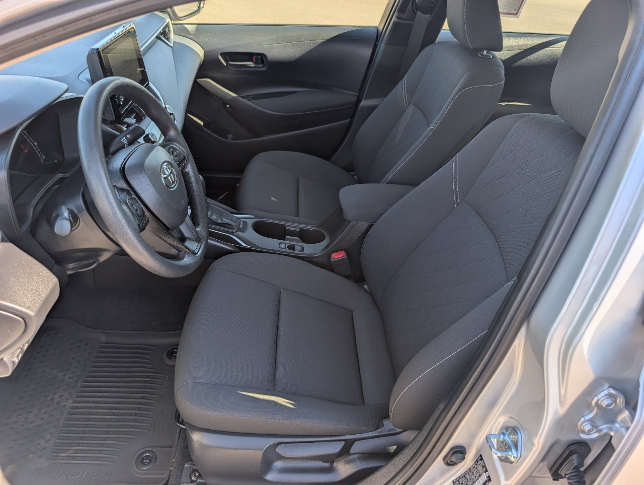 Used 2026 Toyota Corolla LE FWD image 2