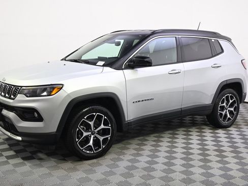 Used 2025 Jeep Compass Limited AWD/4WD image 2