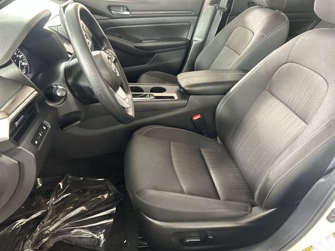 Used 2025 Nissan Altima 2.5 SV FWD image 21