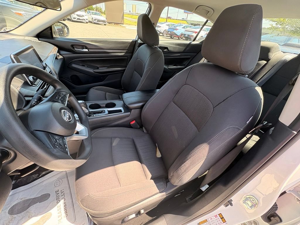 Used 2025 Nissan Altima 2.5 SV FWD image 22