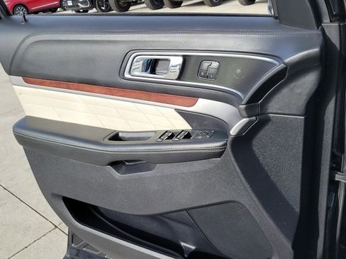 Used 2019 Ford Explorer Platinum image 7