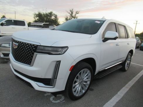 Used 2023 Cadillac Escalade Luxury image 3