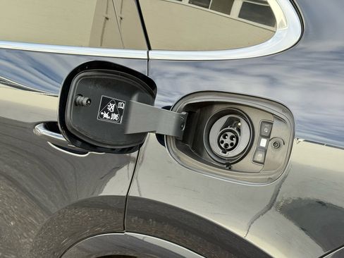 Used 2020 Porsche Cayenne E-Hybrid image 30