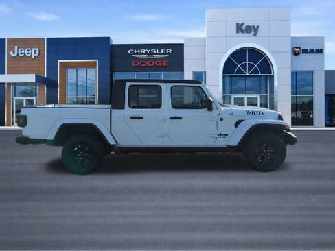 Used 2023 Jeep Gladiator Willys image 8