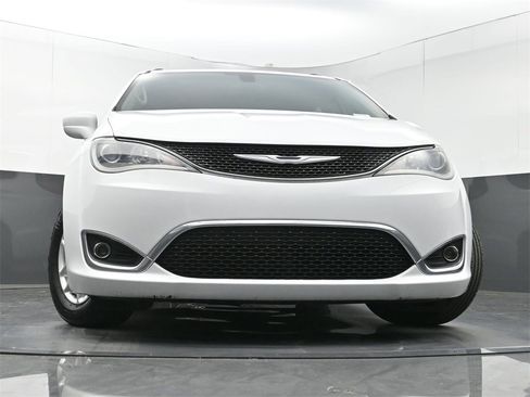 Used 2017 Chrysler Pacifica Touring-L image 22