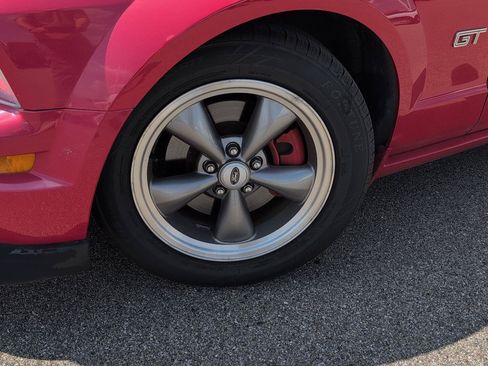 Used 2006 Ford Mustang GT RWD image 2