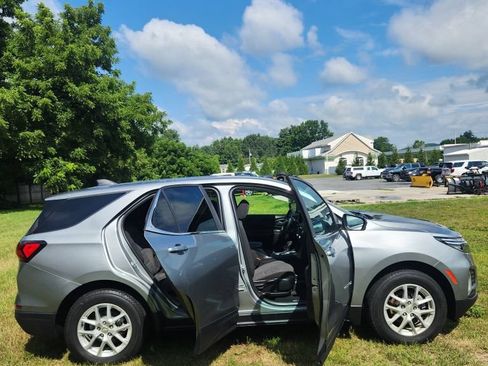 Used 2023 Chevrolet Equinox LT AWD/4WD image 11