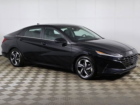 Used 2023 Hyundai Elantra Limited image 2