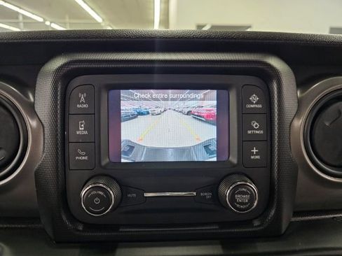 Used 2021 Jeep Gladiator Sport image 17