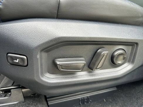Used 2025 Toyota Tundra Platinum w/ TRD Off-Road Package AWD/4WD image 32