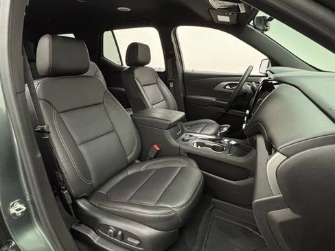 Used 2023 Chevrolet Traverse LT w/ LPO, Floor Liner Package FWD image 30
