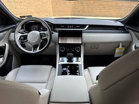 Used 2026 Jaguar F-PACE R-Dynamic S image 10