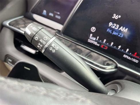 Used 2021 Cadillac Escalade Premium Luxury w/ Performance Package image 34