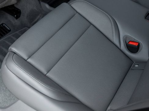 Certified 2025 Porsche Taycan AWD/4WD image 30