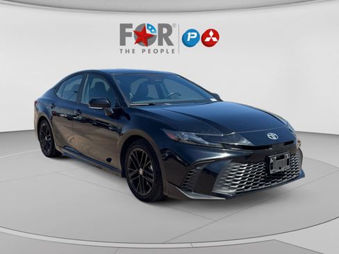 Used 2025 Toyota Camry SE FWD image 7