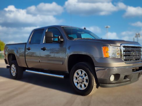 Used 2013 GMC Sierra 2500 SLE w/ SLE Preferred Package image 3