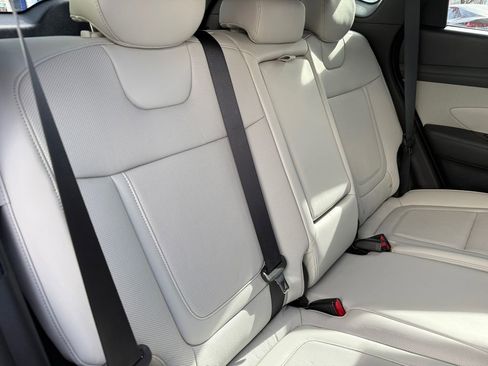 Used 2025 Hyundai Tucson Limited image 17