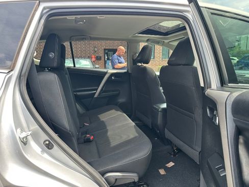 Used 2018 Toyota RAV4 XLE FWD image 16
