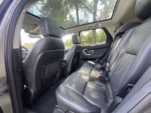 Used 2017 Land Rover Discovery Sport HSE image 16
