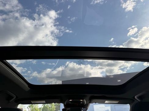 Used 2021 Volvo XC40 T5 R-Design w/ Advanced Package image 16