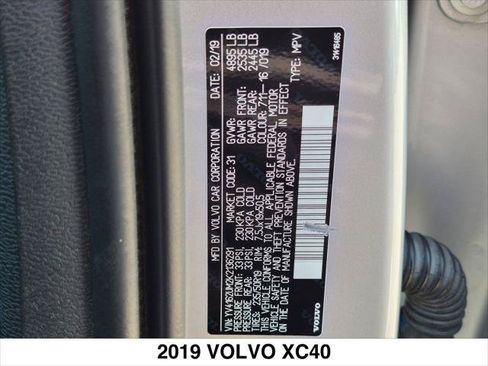 Used 2019 Volvo XC40 T5 R-Design AWD/4WD image 28