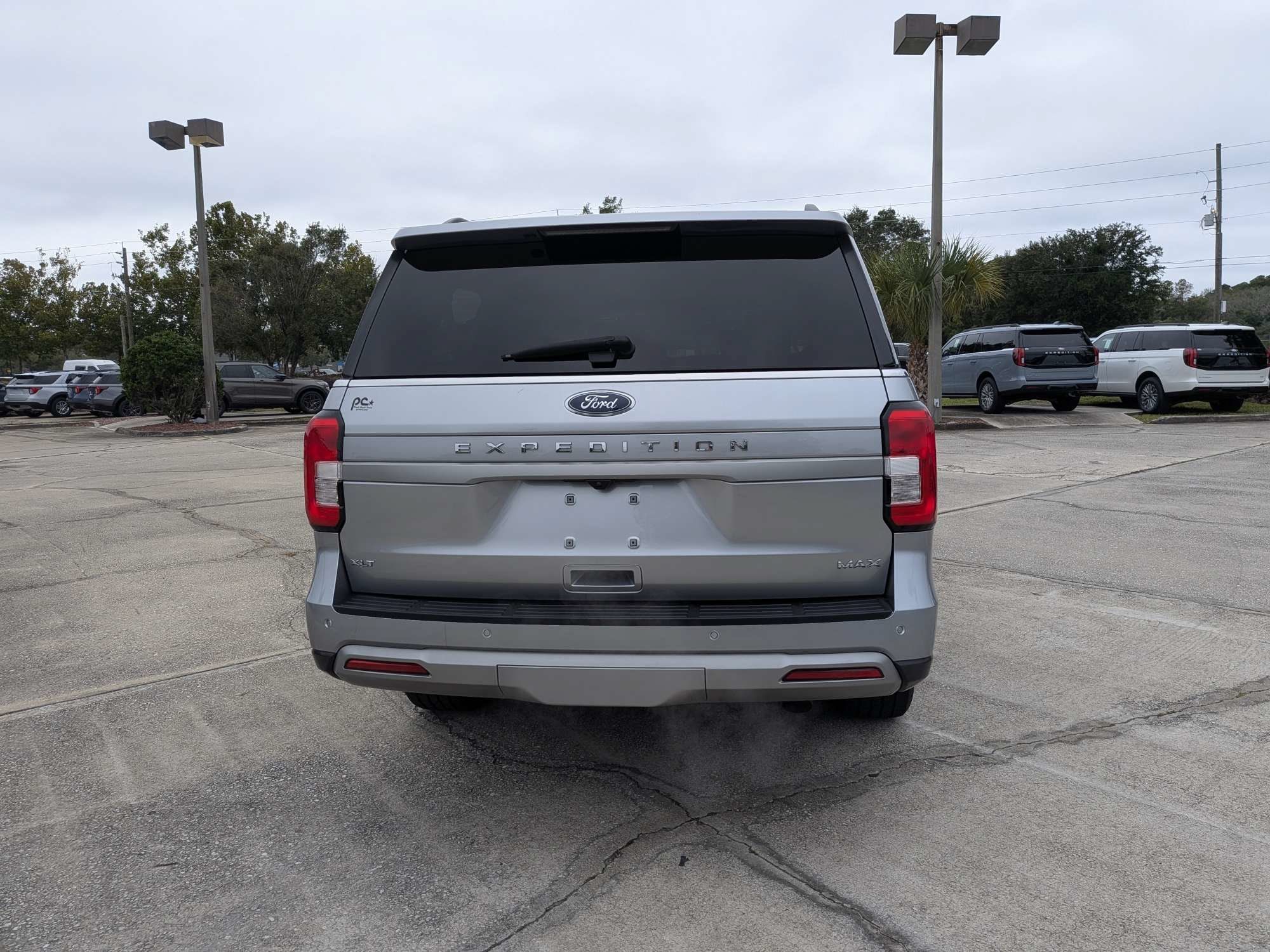 Used 2024 Ford Expedition Max XLT RWD image 4