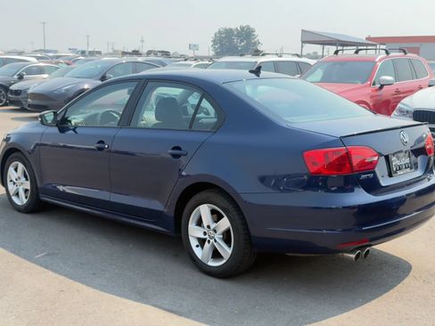 Used 2011 Volkswagen Jetta TDI FWD image 3