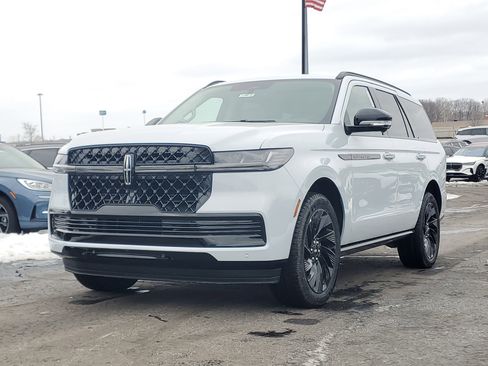 New 2026 Lincoln Navigator Reserve w/ Jet Appearance Package image 2