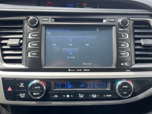 Used 2019 Toyota Highlander SE AWD/4WD image 11