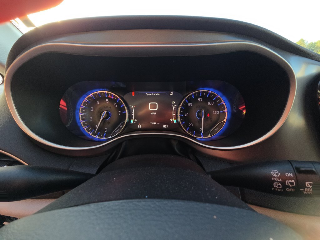 Used 2023 Chrysler Pacifica Touring-L FWD image 9
