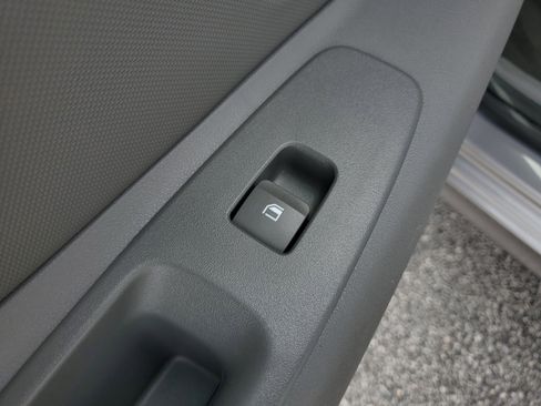 Used 2025 Hyundai Elantra SEL FWD image 11