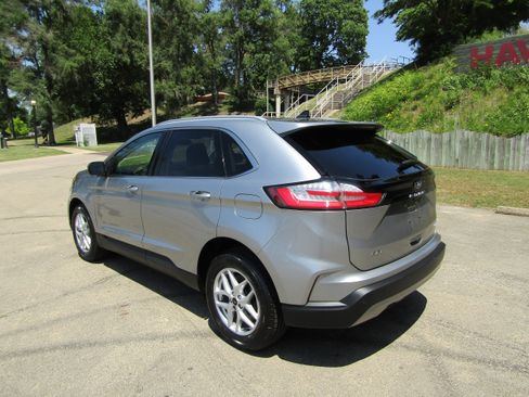 Used 2023 Ford Edge SEL w/ Convenience Package AWD/4WD image 2