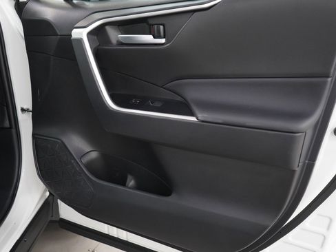 Used 2025 Toyota RAV4 XLE Premium image 9