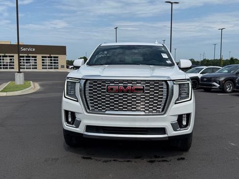Used 2022 GMC Yukon XL Denali AWD/4WD image 2