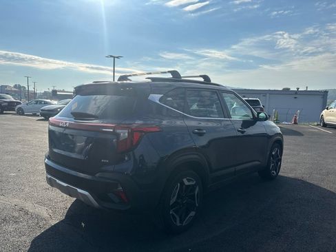 Certified 2024 Kia Seltos SX w/ SX Sunroof Package AWD/4WD image 2