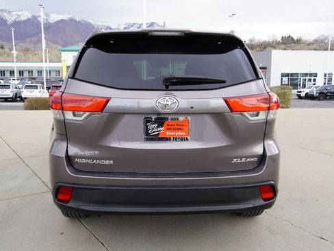 Used 2019 Toyota Highlander XLE image 7