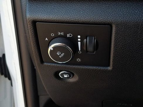 Used 2019 Jeep Grand Cherokee Limited AWD/4WD image 18