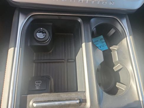 Used 2025 Ford Expedition Active RWD image 21