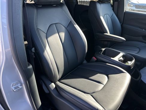 New 2026 Chrysler Pacifica Select image 52