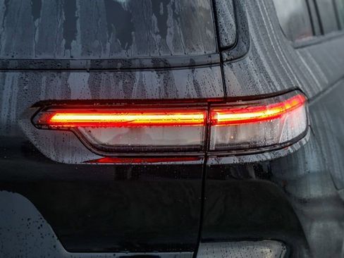 New 2025 Jeep Grand Cherokee L Altitude image 10