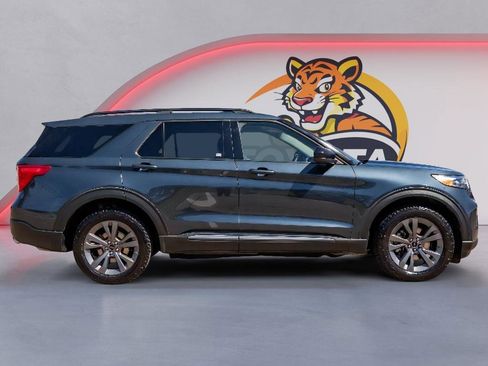Used 2022 Ford Explorer XLT w/ Equipment Group 202A image 4