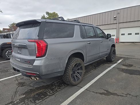 Used 2022 GMC Yukon XL AT4 image 4