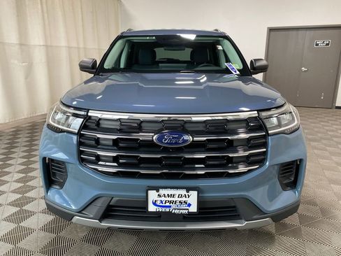 Used 2025 Ford Explorer Active AWD/4WD image 3