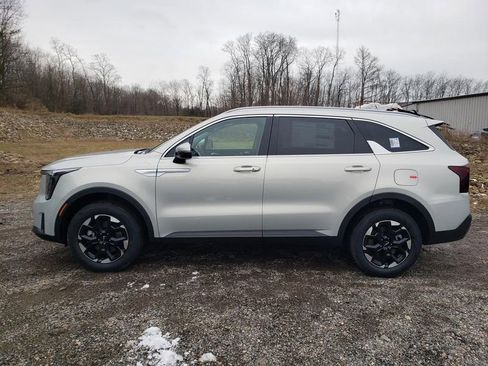 New 2026 Kia Sorento S image 3
