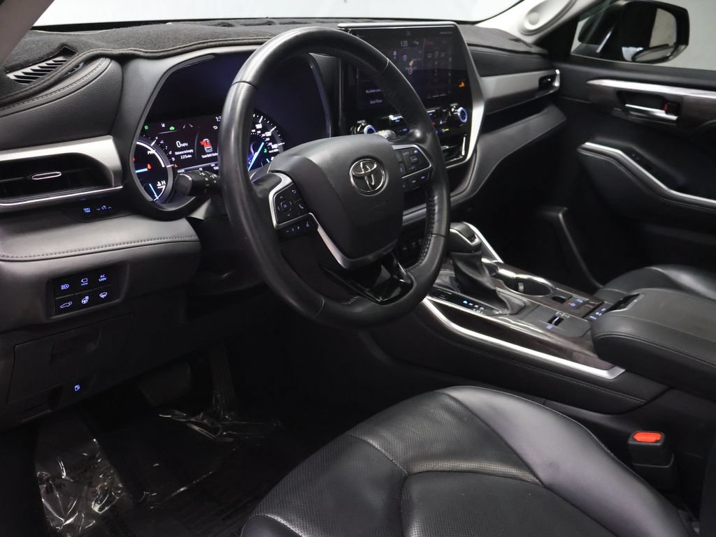 Used 2021 Toyota Highlander Platinum AWD/4WD image 18