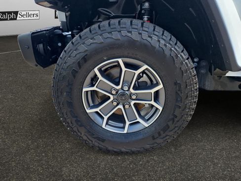 Used 2026 Jeep Gladiator Mojave AWD/4WD image 14