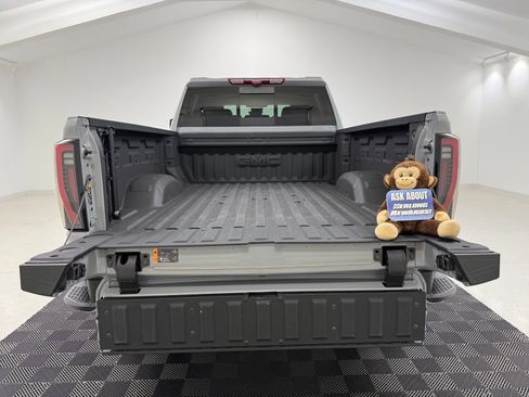Used 2025 GMC Sierra 2500 AT4 w/ AT4 Premium Plus Package AWD/4WD image 10