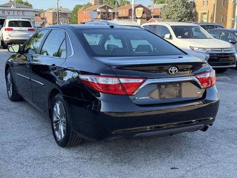 Used 2016 Toyota Camry SE w/ Moonroof Package FWD image 5